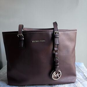 Michael Kors Jet Set Brown Carryall Top Zip Tote Bag. Michael Kors.